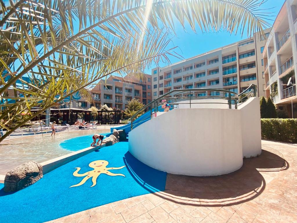 Bazén v ubytování Two bedroom apartment in Trakia Sunny Beach nebo v jeho okolí