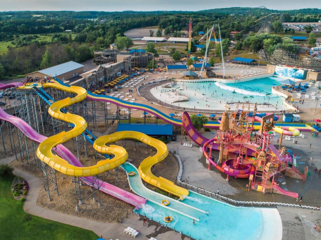kitty hawk hotel with waterpark