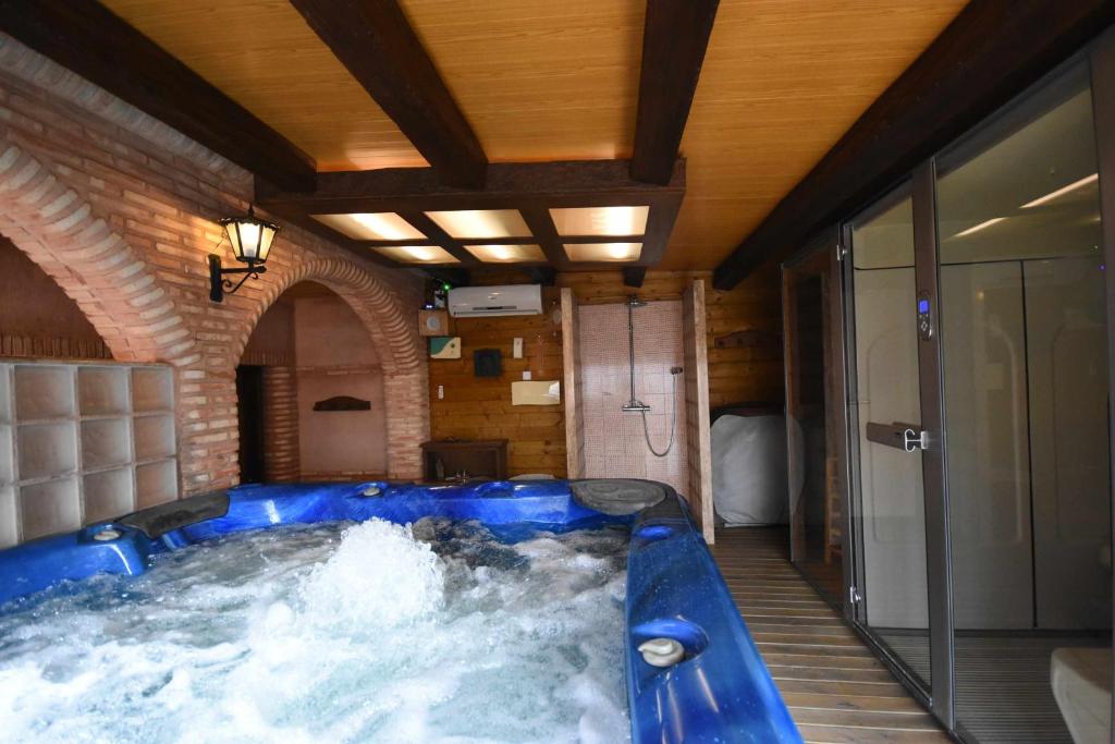 a large blue bath tub in a room at Casa rural de estilo rustico con SPA in Almagro