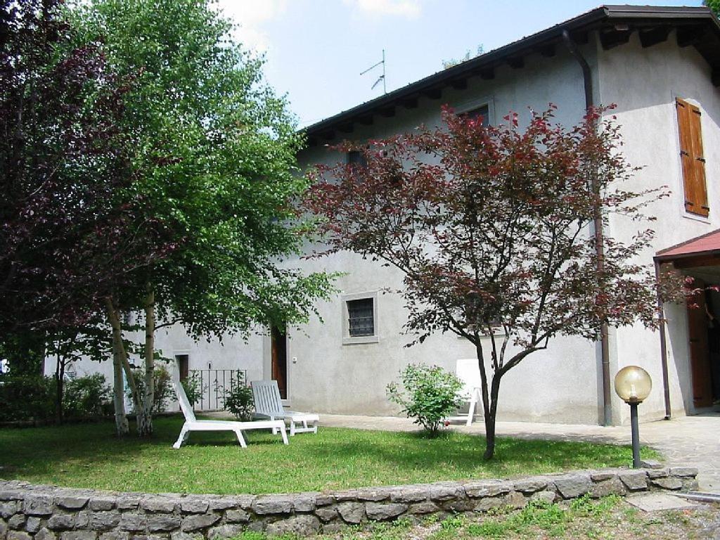 A garden outside Podere Montestuccioli