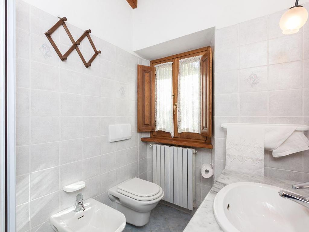 A bathroom at Podere Montestuccioli