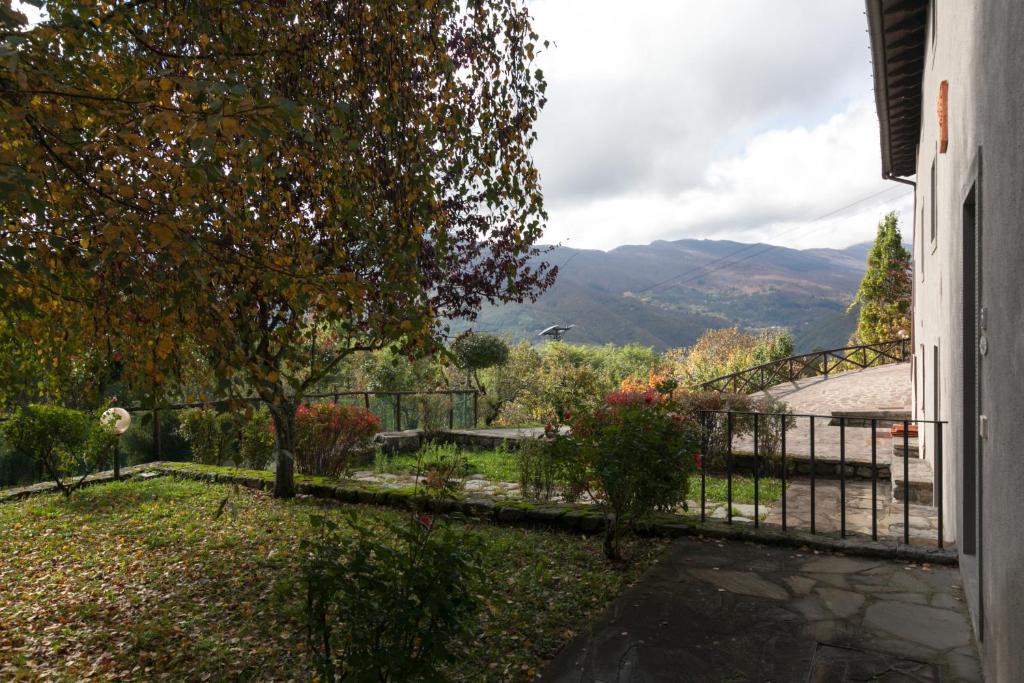 A general mountain view or a mountain view taken from the holiday home