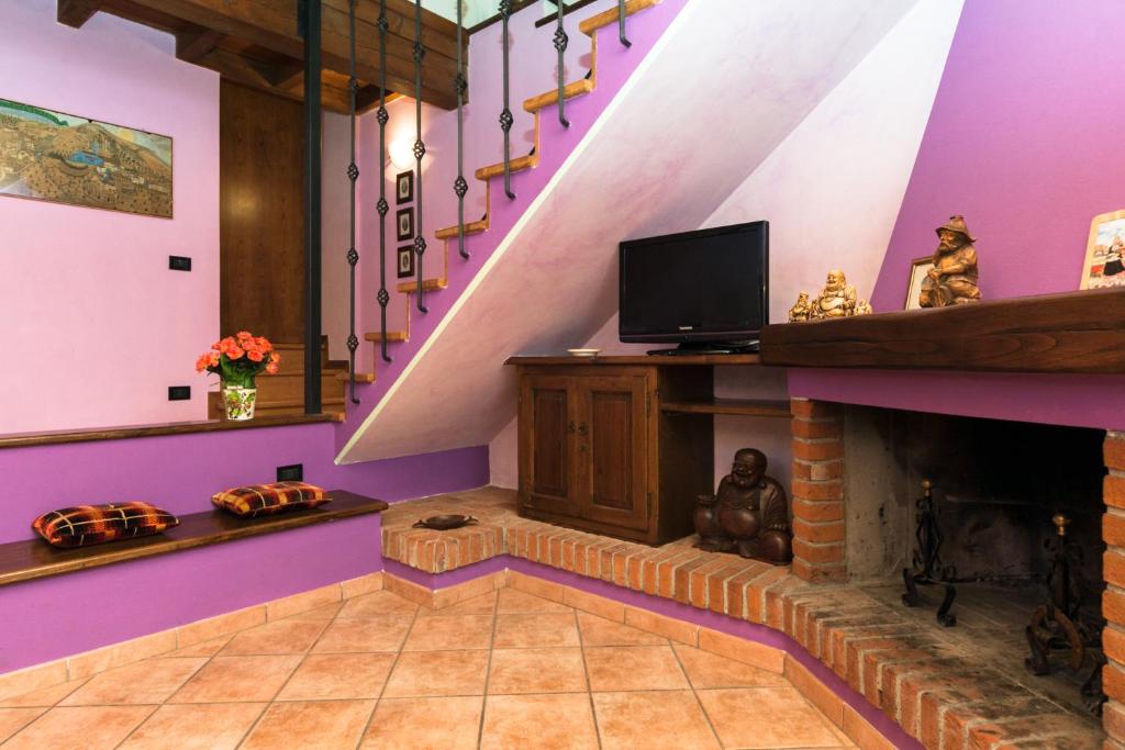 A television and/or entertainment centre at Podere Montestuccioli