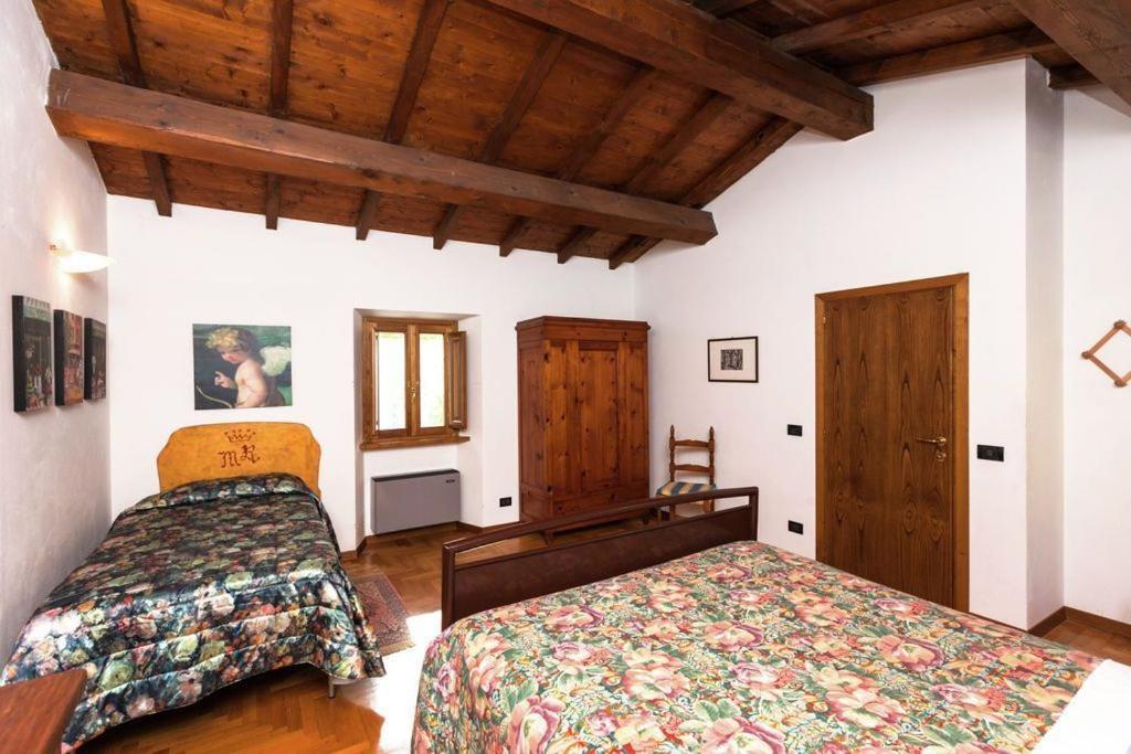 A bed or beds in a room at Podere Montestuccioli