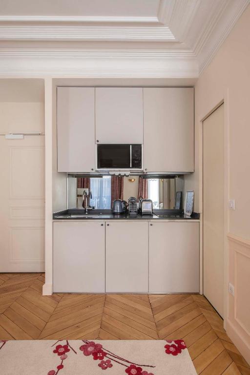 Kuchyň nebo kuchyňský kout v ubytování LE BEAU MARAIS - Luxury Apartments, AIR COND, LIFT