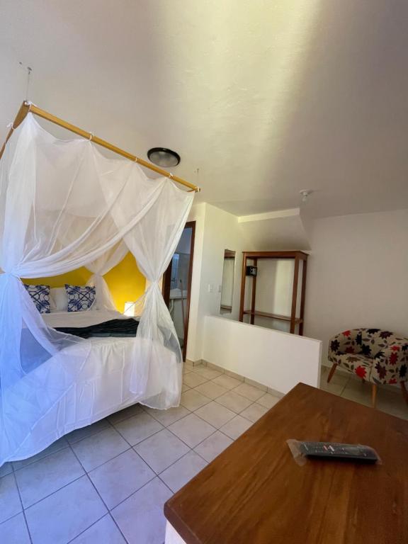 Postel nebo postele na pokoji v ubytování Pousada Arraial Colonial, Localizada no Centrinho e de Fácil Acesso a Praia e a Rua Mucugê