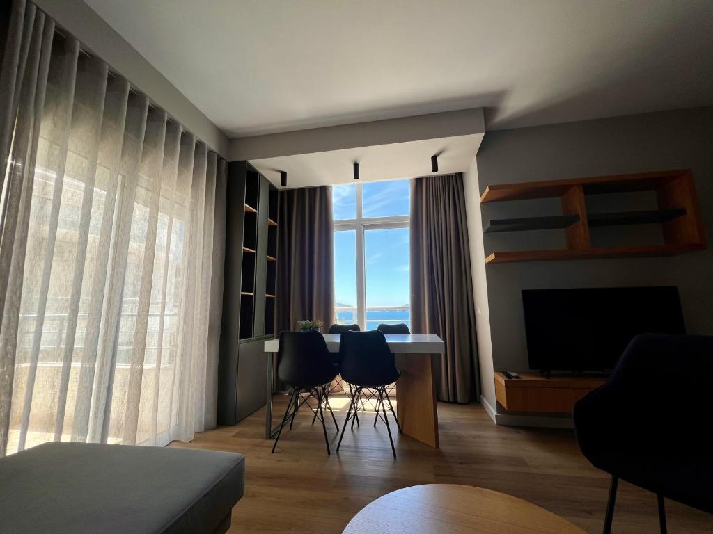 Coral Apartments - Image 5