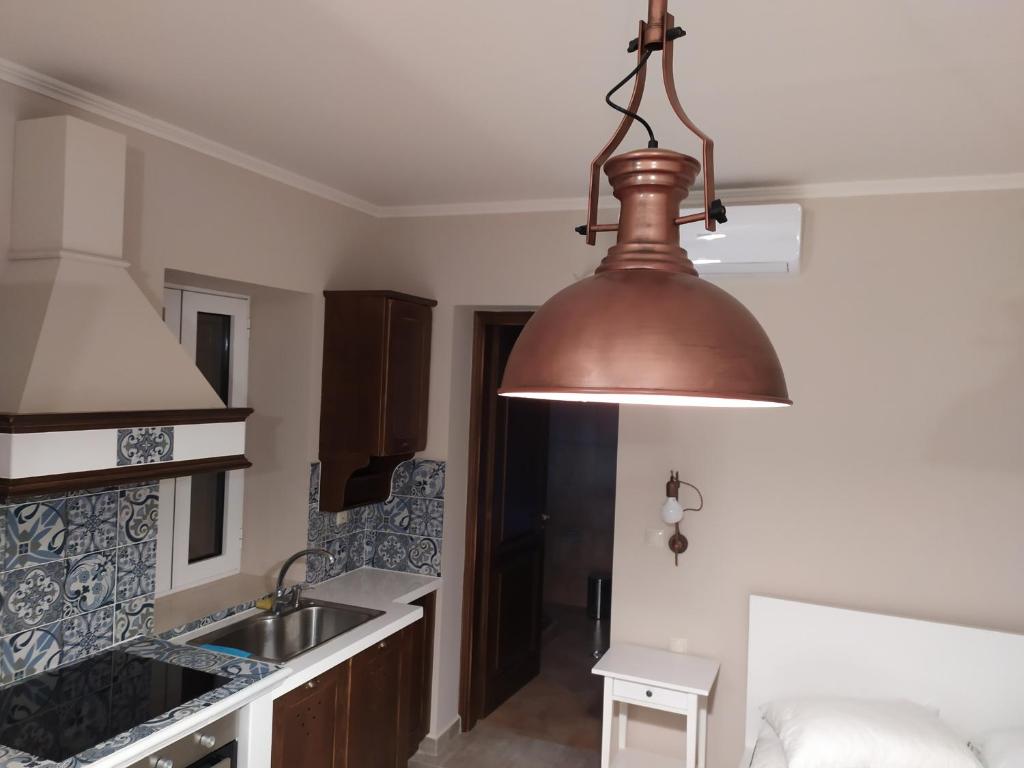 Kuchyň nebo kuchyňský kout v ubytování KRATHIS APARTMENTS