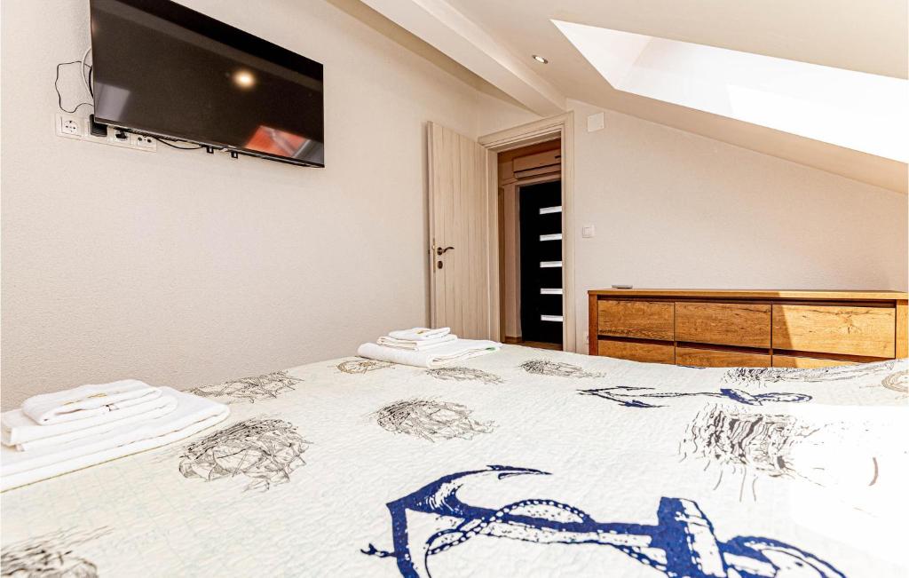 TV a/nebo společenská místnost v ubytování Pet Friendly Apartment In Pirovac