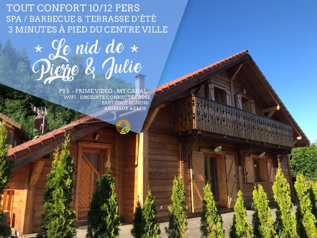dom z napisem przed nim w obiekcie ⁂⁂ LE NID DE PIERRE & JULIE [CLEDICIHOME] 2 pas du centre ville / SPA & TERASSE AMENAGEE ⁂⁂ w mieście La Bresse