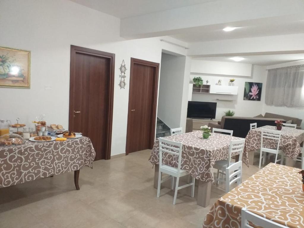 TV a/nebo společenská místnost v ubytování B&B Il Dolce Nido