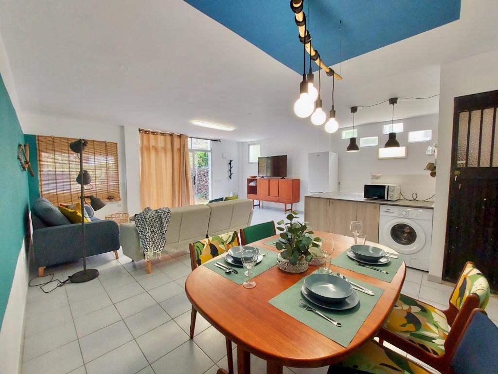 Kuchyň nebo kuchyňský kout v ubytování Casa Ana con Jardin