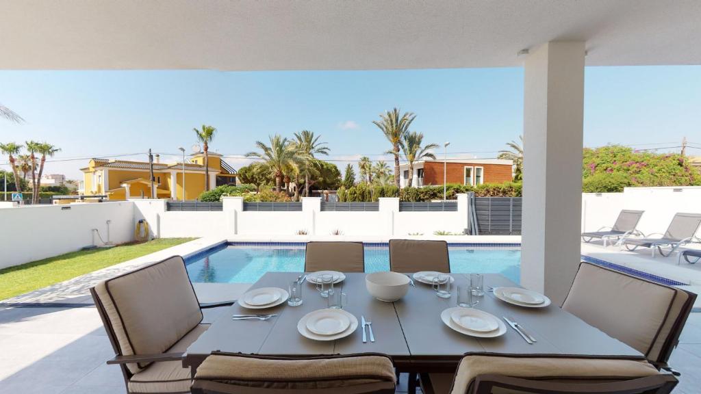 Luxury Modern & Sunny Villa, San Juan de Alicante – Updated ...
