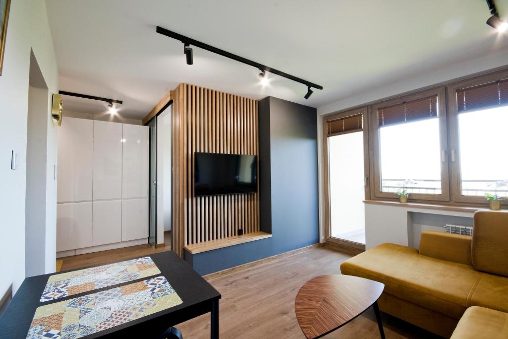 Televízia a/alebo spoločenská miestnosť v ubytovaní Apartament Jastrzębie