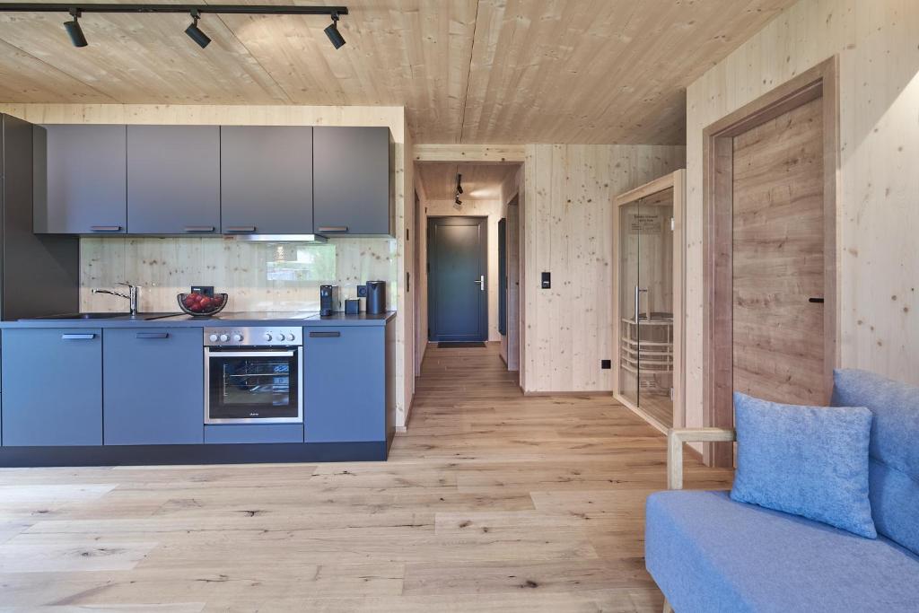 Kuchyň nebo kuchyňský kout v ubytování Black Forest Lodges - gehobene Ferienwohnungen mit Privatsaunas