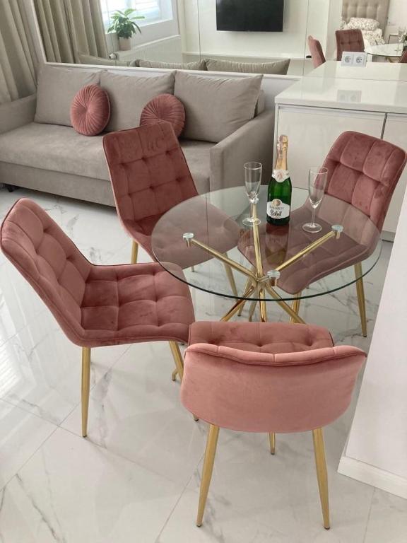 Posedenie v ubytovaní Apartamenty Parkowe B18