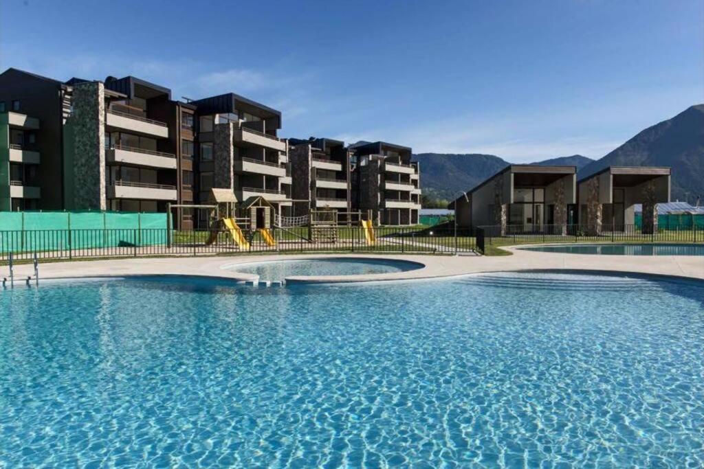 Πισίνα στο ή κοντά στο Excelente Departamento en Condominio Costa Pucon