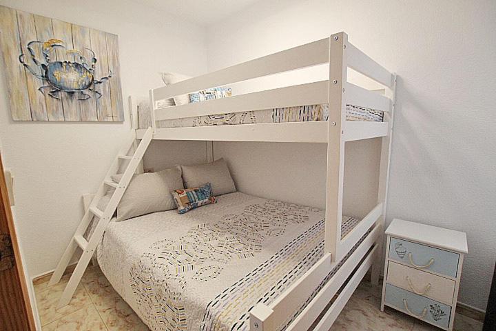Postel nebo postele na pokoji v ubytování APN Apartamento Playa de Guardamar