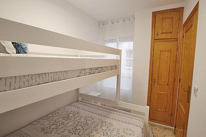 Postel nebo postele na pokoji v ubytování APN Apartamento Playa de Guardamar