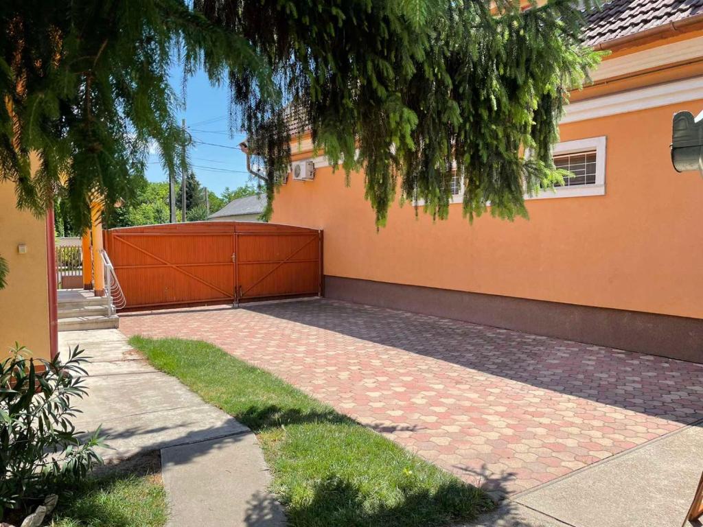 Budova, v ktorej sa apartmán nachádza