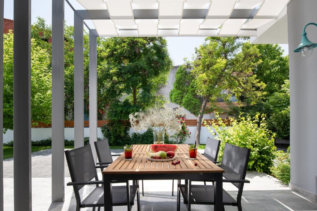 Vonkajšia záhrada v ubytovaní Kochyli Garden Studios