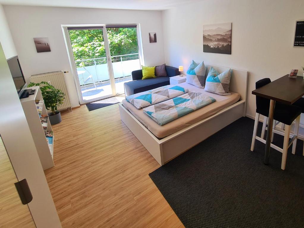 a living room with a couch and a table at Apartment am Gradierbau Bad Kissingen in Bad Kissingen