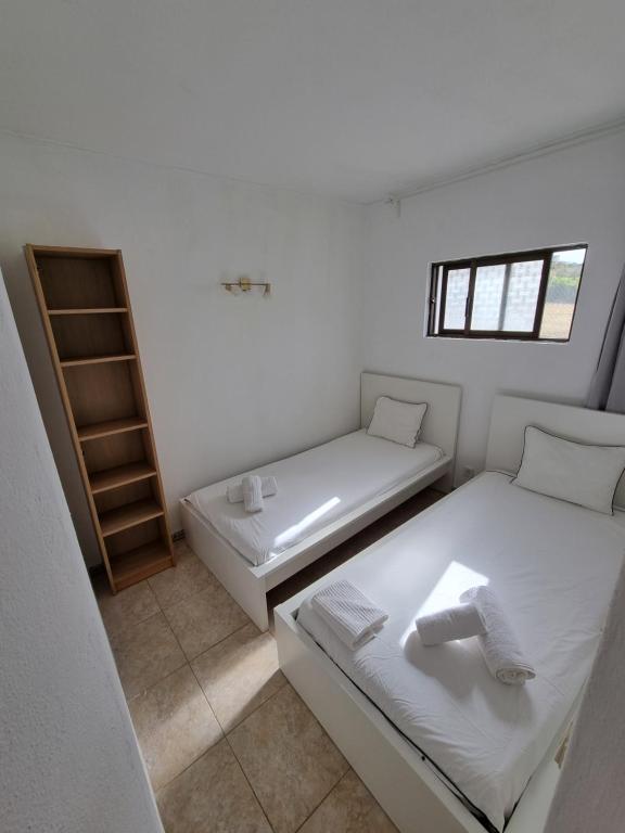 Postel nebo postele na pokoji v ubytování AAA T2 Awesome Albufeira Apartments Piscina Marina