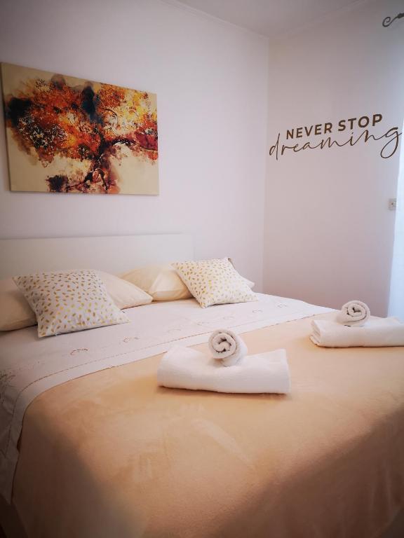 Postel nebo postele na pokoji v ubytování Apartments Prosperina Hvar
