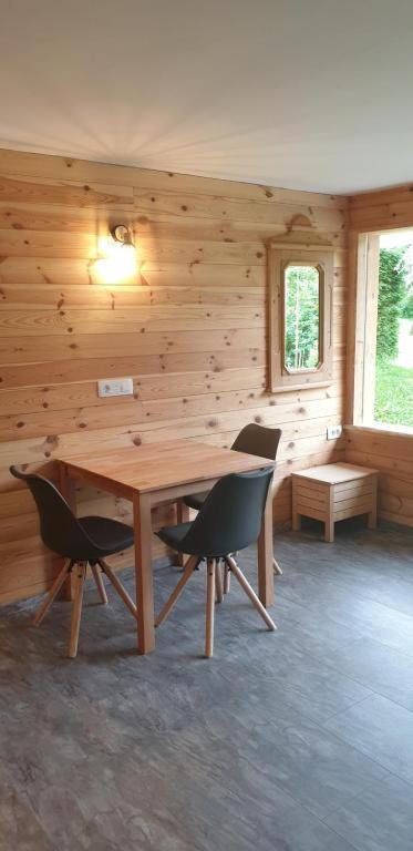 Posezení v ubytování Lepa Lopa resort