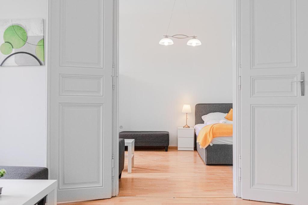 Posteľ alebo postele v izbe v ubytovaní Pleasing 2BR Apt. AKH-Perfect for Groups