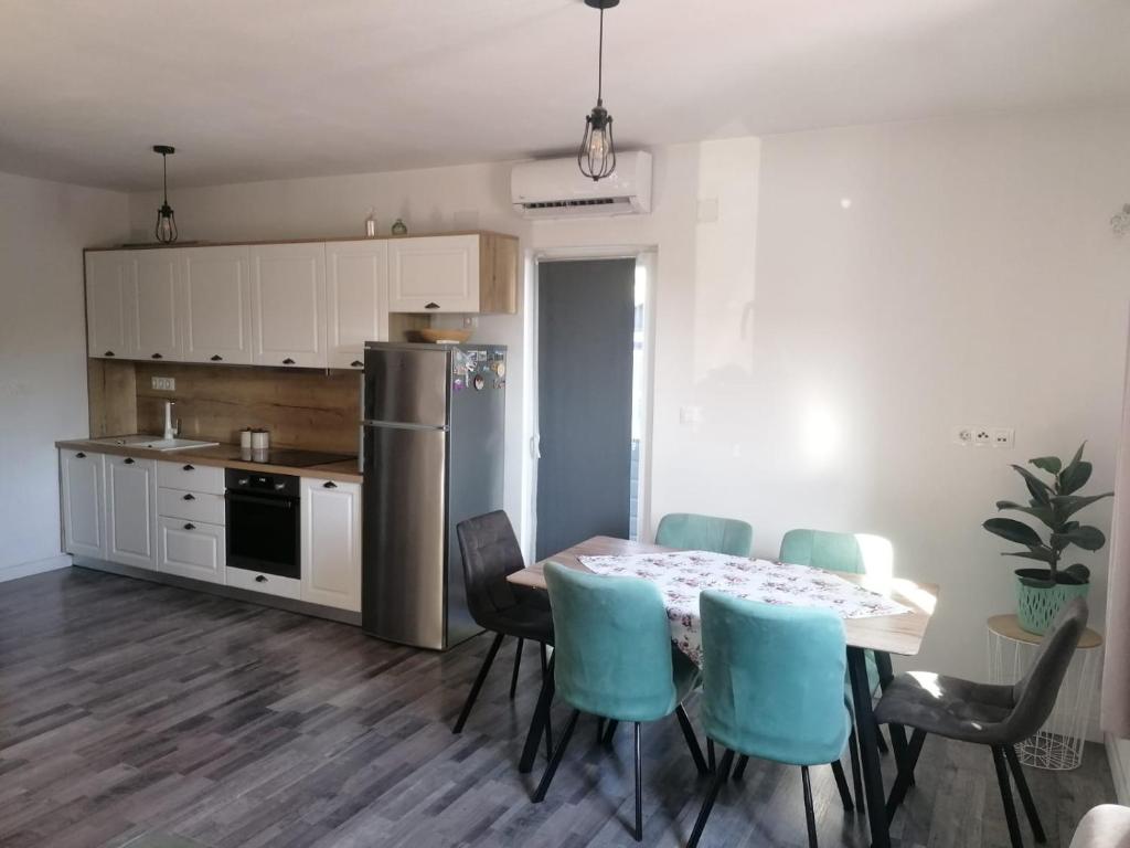 Kuchyňa alebo kuchynka v ubytovaní Apartments Nana