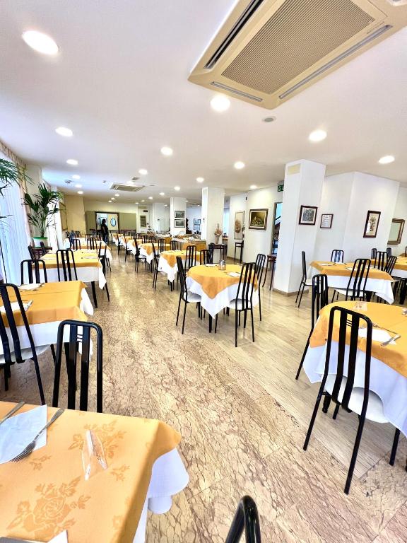 Restaurace v ubytování Hotel B&B Montecarlo
