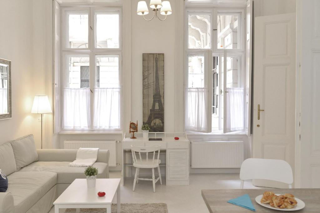 Posedenie v ubytovaní Paris Apartment