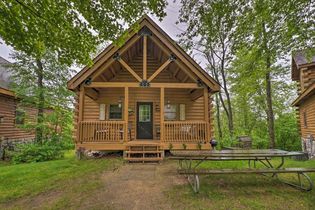 Cozy Retreat with Porch and Double JJ Resort Access!, Rothbury – Updated  2024 Prices