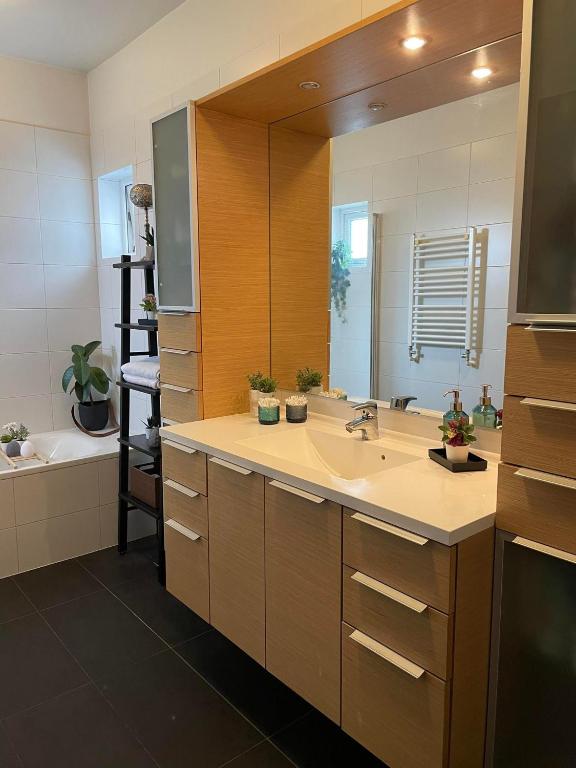Fotografie z fotogalerie ubytování Spacious 3BR Condo near Blue lagoon 15M Airport 9M v destinaci Njarðvík