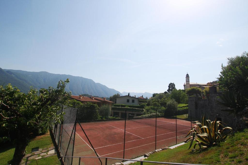 Tenis a/nebo squash v ubytování NABOO APARTMENT nebo okolí