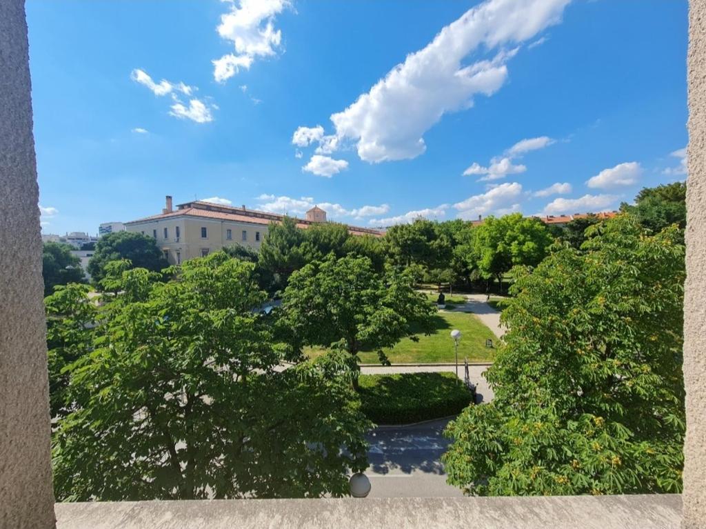 NEW Modern-Park view-5 minutes from Diocletian\