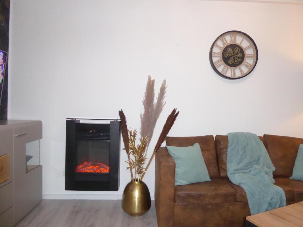 Posezení v ubytování Glamory Winterberg Ferienwohnung Pool Sauna Wifi 6 Personen near Bikepark Balkon PS4