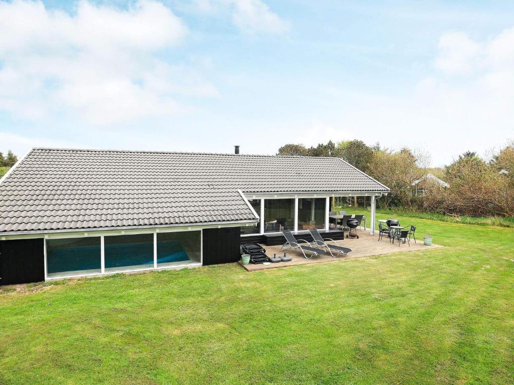 Zahrada ubytování 10 person holiday home in Hjørring-By Traum