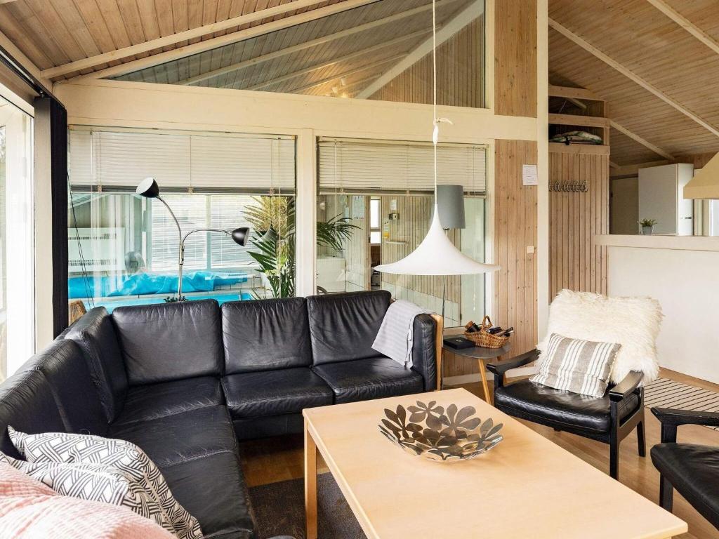 Posezení v ubytování 10 person holiday home in Hjørring-By Traum