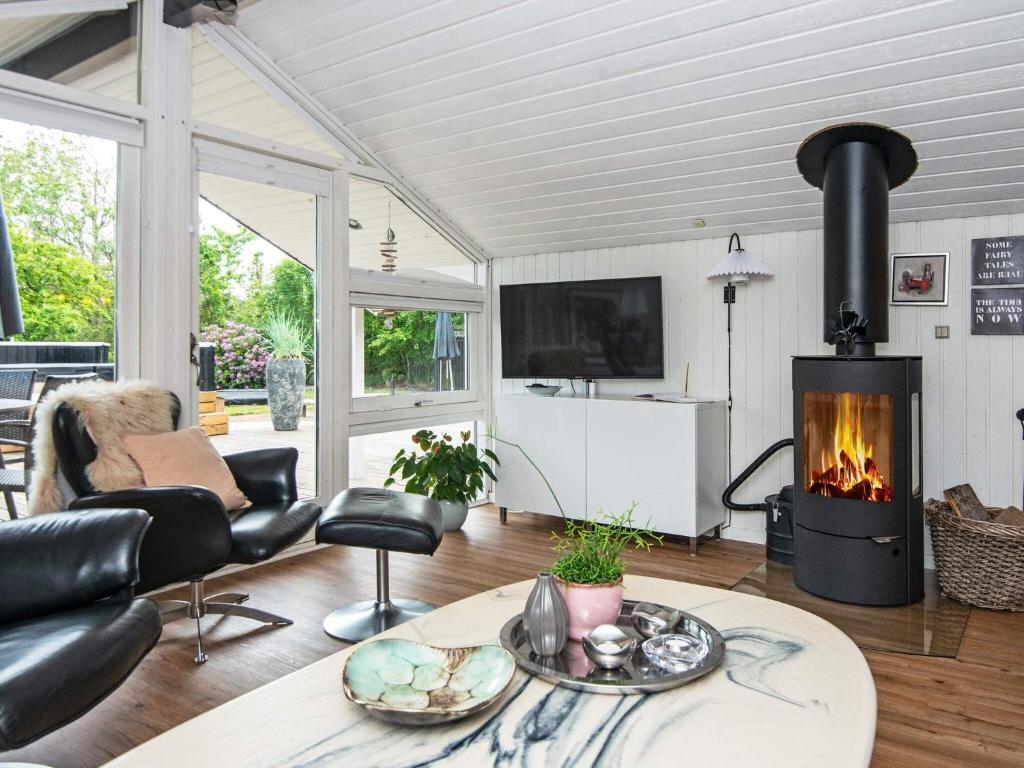 TV a/nebo společenská místnost v ubytování Holiday home Brovst X