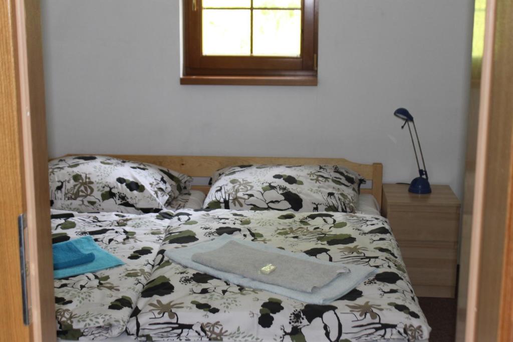 Postel nebo postele na pokoji v ubytování Apartmány Vydrýsek