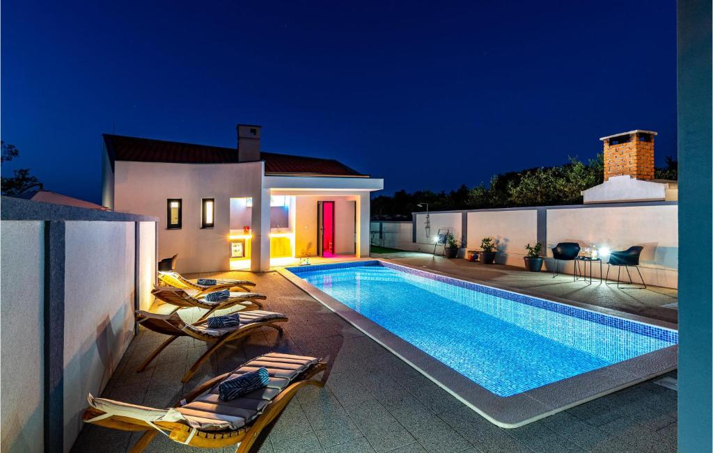 Bazén v ubytovaní Nice Home In Zadar With Sauna alebo v jeho blízkosti