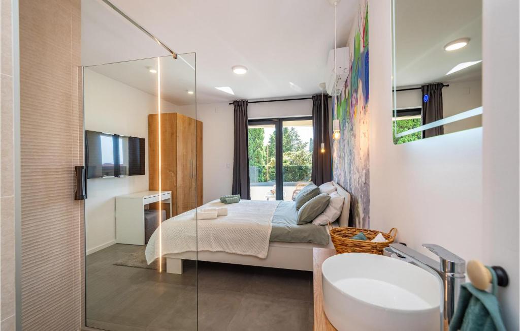 Posteľ alebo postele v izbe v ubytovaní Nice Home In Zadar With Sauna