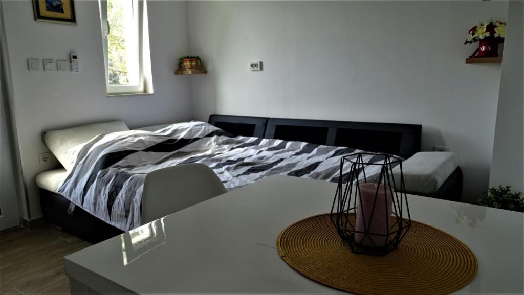 a living room with a bed and a table at Apartment Zrinka in Rukavac