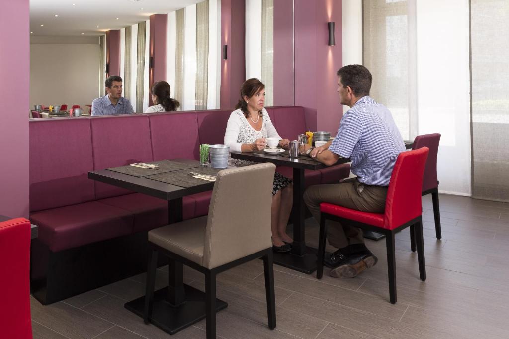 Hôtel Les Nations - Resim 19