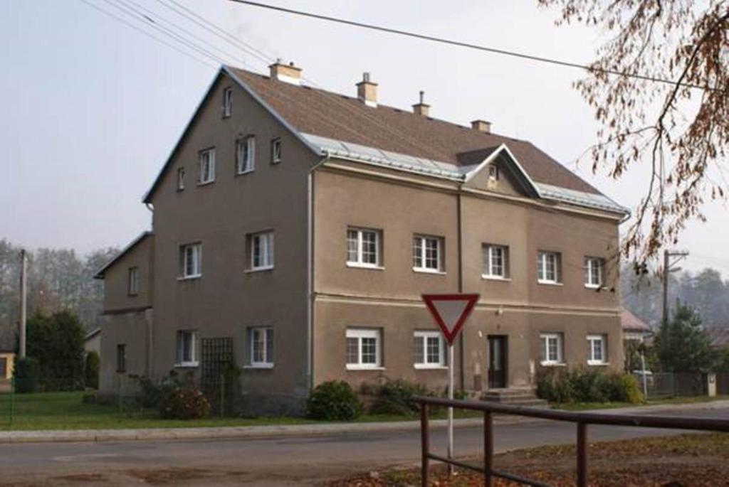 a large house with a yield sign in front of it at Ubytování v Mladých Bukách in Mladé Buky