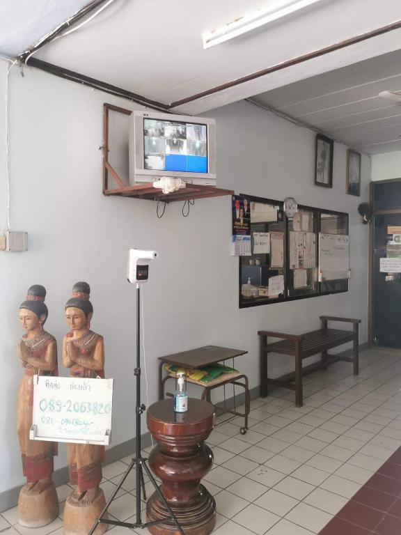 TV a/nebo společenská místnost v ubytování Thanya Mansion