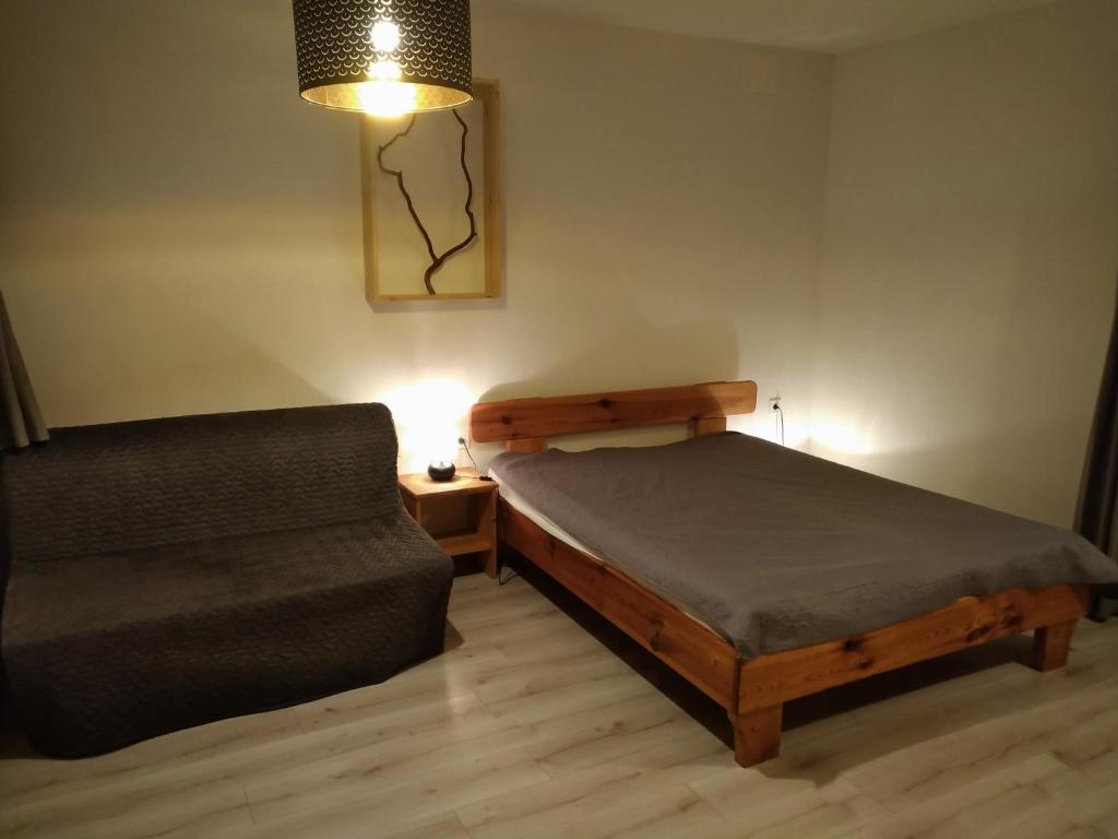 Ein Bett oder Betten in einem Zimmer der Unterkunft Schotti Vendégház