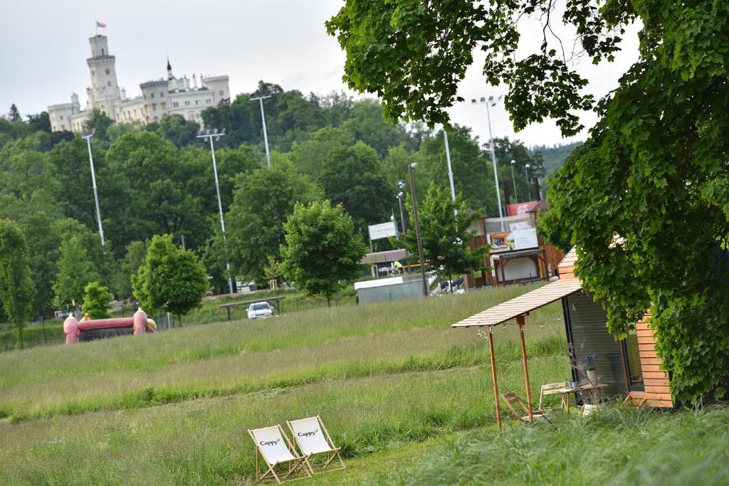 Príroda v okolí luxusného stanu